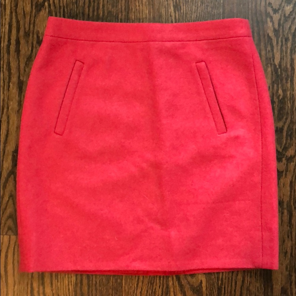 Jcrew skirt. 70% wool, 30% viscose.